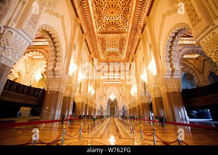 - - Datei - - Innenansicht der größten Marokkos Moschee Hassan II.-Moschee in Casablanca, Marokko, 17. November 2017. Die Hassan-II.-Moschee oder Grande Moschee Stockfoto