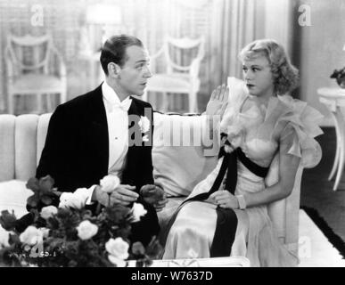 GINGER ROGERS und Fred Astaire in der GAY DIVORCEE (1934), Regie: MARK SANDRICH. Credit: RKO/Album Stockfoto