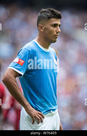 LONDON, ENGLAND - AUGUST 04: Rodrigo "rodri" Hernández Cascante von Manchester City an schaut während der FA Community Shield Match zwischen Liverpool und Manchester City im Wembley Stadion am 4. August 2019 in London, England. (Foto von Sebastian Frej/MB Medien) Stockfoto
