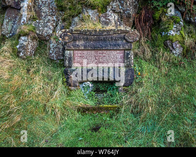 Jamie Wright gut an der Seite von der Krähe Straße oberhalb Campsie Glen in der Nähe von Glasgow, Schottland Stockfoto