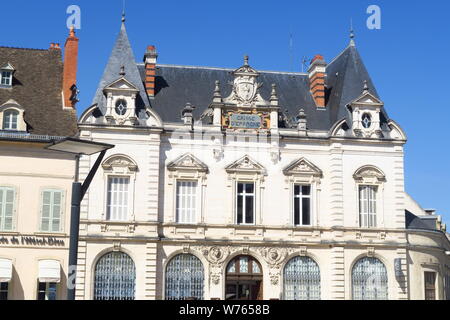 Caisse d'Epargne, savivngs Bank Gebäude im Zentrum der französischen Stadt Beaune Stockfoto