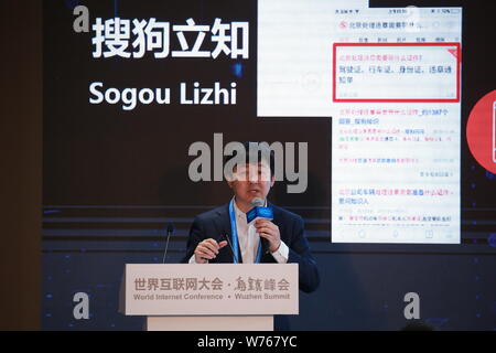 Wang Xiaochuan, CEO der chinesischen Internet Suchmaschine Sogou, spricht im Forum der "Super-vernetzten Zeitalter: Innovation, Intelligenz und Revolution" Stockfoto