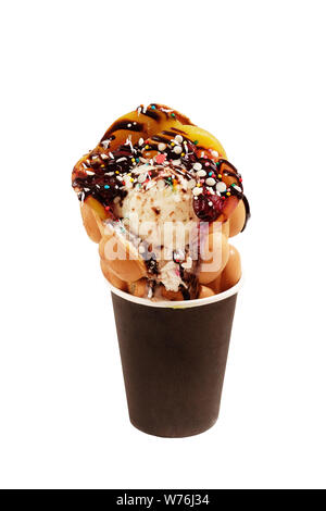 Hong Kong Waffeln in Schale auf weißem Hintergrund Stockfoto