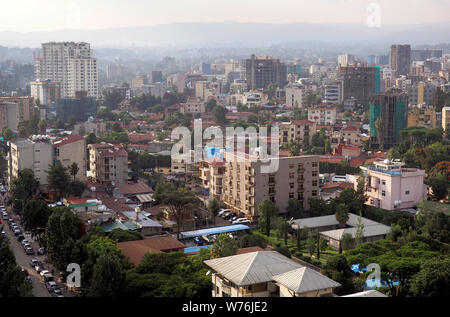 Addis Abeba, Äthiopien, 18. Juli 2019: Die große Stadt von Addis Abeba, der Hauptstadt von Äthiopien ist eines der am schnellsten wachsenden Städte auf dem Afrikanischen Kontinent.
