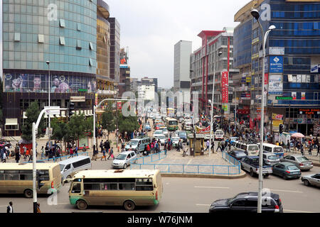 Addis Abeba, Äthiopien, 18. Juli 2019: Die große Stadt von Addis Abeba, der Hauptstadt von Äthiopien ist eines der am schnellsten wachsenden Städte auf dem Afrikanischen Kontinent.