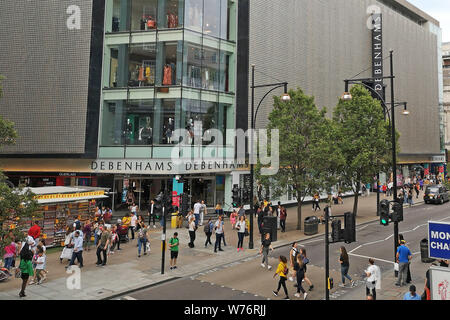 Debenhams Department Store auf der Oxford Street in London am 26. Juli 2019. Stockfoto