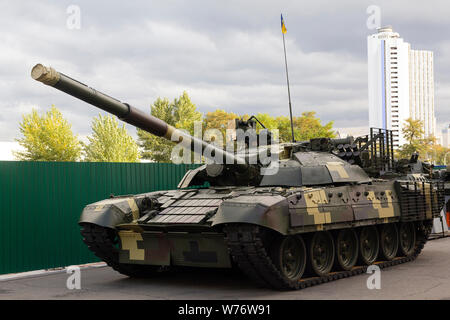 Kiew, Ukraine - Oktober 13, 2017: Modernisiert Tank der Ukrainischen Produktion an die Ausstellung 'Arme und Sicherheit 2017" Stockfoto