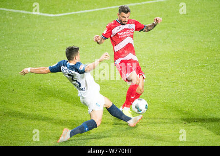 Bochum, Deutschland. 03 Aug, 2019. Danilo SOARES (links, BO) versus Jonathan CLAUSS (BI), Aktion, Duellen, Fußball 2. 1. Fussballbundesliga, 2. Spieltag VfL Bochum (BO) - DSC Arminia Bielefeld (BI) 3:3, am 02.08.2019 in Bochum/Deutschland. € | Nutzung der weltweiten Kredit: dpa/Alamy leben Nachrichten Stockfoto