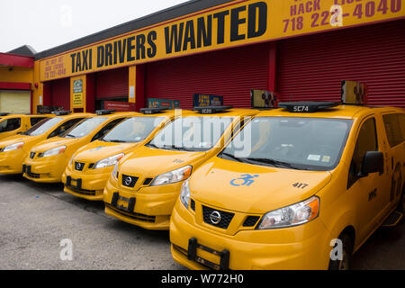 Taxifahrer wollten ein Schild in Brooklyn NYC Stockfoto