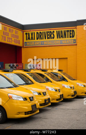 Taxifahrer wollten ein Schild in Brooklyn NYC Stockfoto