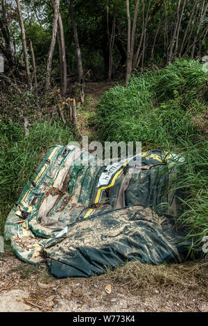 Verworfen, Flöße, die Migranten die Rio Grande Fluss zu überqueren, auf der USA Seite in Roma, Texas, USA Stockfoto