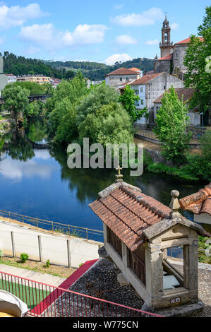 Die Stadt Ribadavia an der Mündung des Flusses Avia und Flusses Mino in der Provinz Ourense, Galizien, Spanien Stockfoto