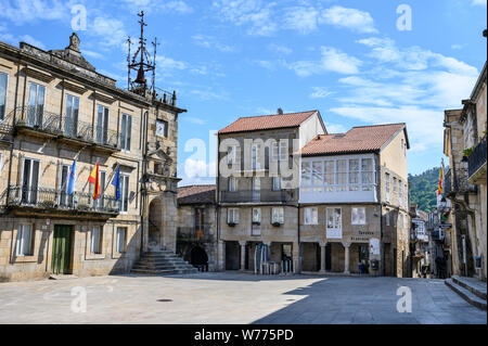 Die Plaza Mayor in der Stadt Ribadavia an der Mündung des Flusses Avia und Flusses Mino in der Provinz Orense, Galicien, Spanien Stockfoto