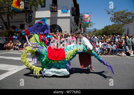 2012 Summer Solstice Parade in Santa Barbara, Kalifornien, physische Beschreibung: 1 Foto: digital, tiff-Datei, Farbe. Hinweise: Titel, Datum, und Schlüsselwörter von dem Fotografen zur Verfügung.; Stockfoto