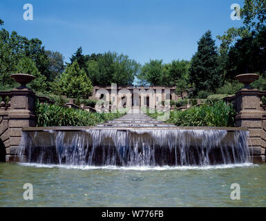 Ein 13-becken Kaskadenbrunnen im Meridian Hill Park in der Columbia Höhen Nachbarschaft von Washington, D.C physikalische Beschreibung: 1 Transparenz: Farbe; 4 x 5 in. oder kleinere Anmerkungen: Digital Image produziert von Carol M. Highsmith ihrem ursprünglichen Film Transparenz zu vertreten; einige Details können zwischen dem Film und den digitalen Bildern abweichen.; ist Teil der Wählt Serie im Carol M. Highsmith Archiv.; Geschenk und kaufen; Carol M. Highsmith; 2011; (DLC/PP 2011: 124).; Titel, Datum, Betreff, und Schlüsselwörter vom Fotografen zur Verfügung gestellt.; einst Teil des jetzt aufgelösten Columbian College, Park Stockfoto