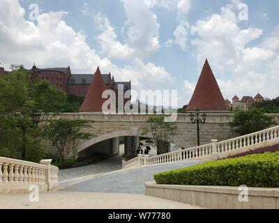 28. Juni 2019, China, Dongguan: Ein Teil der Huawei Ox Horn Campus befindet sich auf einem Standort in Cesky Krumlov in der Tschechischen Republik modelliert. Foto: Simina Mistreanu/dpa Stockfoto