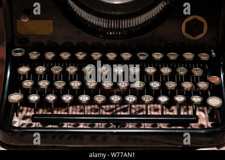 Antike metall Schreibmaschine. Vintage eingabe Maschine Tastatur closeup Stockfoto