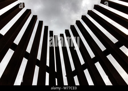 Nahaufnahme der Metall Grenzzaun zwischen USA und Mexiko in Los Indios nicht weit entfernt von der internationalen Brücke in Los Indios, TX, USA Stockfoto