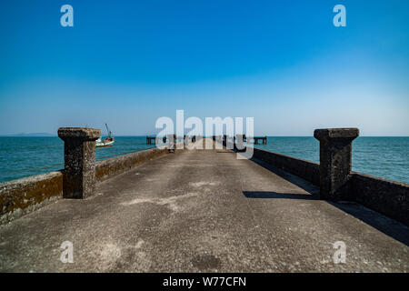 Betrachtungswinkel von einem Ort namens Tarnmayom Pier. Ostküste von Koh Chang Insel, Thailand. Stockfoto