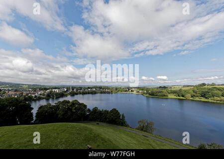 Blick auf den See von Linlithgow Palace - Edinburgh, Schottland, Vereinigtes Königreich Stockfoto