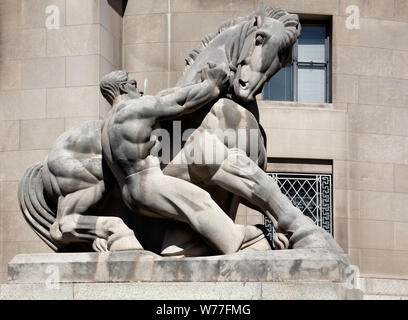 Man ist Mann die Kontrolle des Handels,; Englisch: 1942 Statue von Michael Lantz, Federal Trade Commission, 600 Pennsylvania Avenue, NW Washington, D.C Stockfoto