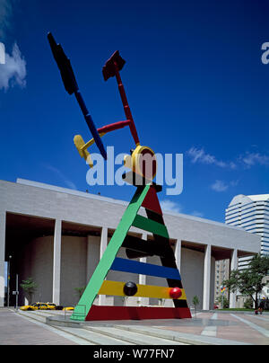 Persönlichkeit und Vögel; Englisch: Persönlichkeit und Vögel, die von den spanischen Surrealisten Joan Miró, steht außerhalb Chase Tower, Houston, Texas Stockfoto