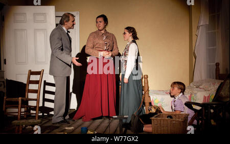 Die Wundertäter spielen, die tatsächlich in den Hinterhof von Efeu Grün, das Haus in Tuscumbia, Alabama, wo Helen Keller aufgewachsen und wurde 1880 Physische Beschreibung geboren: 1 Foto: digital, TIFF-Datei, Farbe durchgeführt wird. Hinweise: Titel, Datum, Thema und Schlüsselwörter, die durch den Fotografen zur Verfügung gestellt.; Geschenk; George F. Landegger; 2010; (DLC/PP 2010: 090).; ist Teil der George F. Landegger Sammlung von Alabama Fotografien in Carol M. Highsmith ist Amerika Projekt in der Carol M. Highsmith Archiv.; Stockfoto