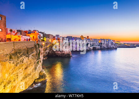 Apulien, Italien. Sunset Landschaft Polignano a Mare Provinz Bari, Apulien. Stockfoto