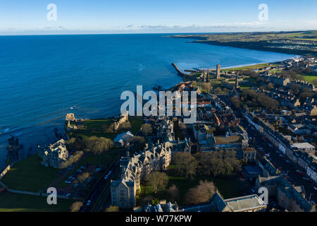 Über St Andrews Town in Richtung Fairmont auf der Suche an einem sonnigen Wintertag. Stockfoto