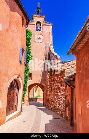 Roussillon, Vaucluse. Die rote hoch liegendes Dorf der Provence, Frankreich die schönsten Orte. Stockfoto