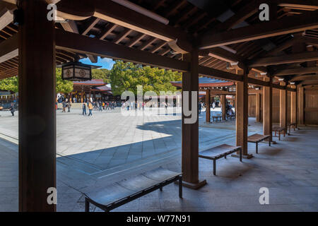 Innenhof an der Meiji-schrein (Meiji-jingu), Tokio, Japan Stockfoto