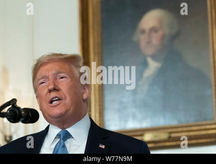 Washington, Vereinigte Staaten von Amerika. 05 Aug, 2019. Präsidenten der Vereinigten Staaten Donald J. Trumpf macht eine Aussage im Weißen Haus in Washington, DC in Reaktion auf zwei separaten Schießereien, August 5, 2019. Quelle: Chris Kleponis/Pool über CNP | Verwendung der weltweiten Kredit: dpa/Alamy leben Nachrichten Stockfoto