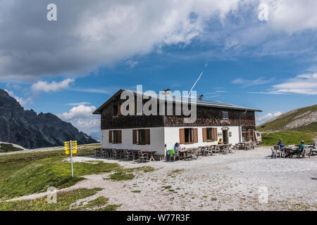 Die Blaser Hütte Berghütte in der Nähe des Dorfes Trins im Gschnitztal Tal in der Nähe von Steinach in Tirol auf der Brenner in der Nähe von Innsbruck Stockfoto