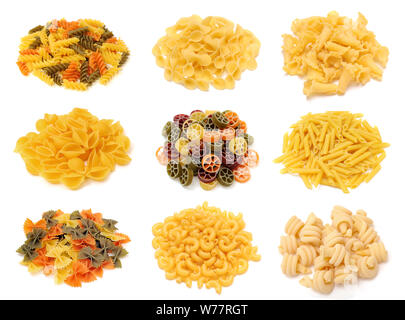 Mischung aus Pasta auf weißem Hintergrund Stockfoto