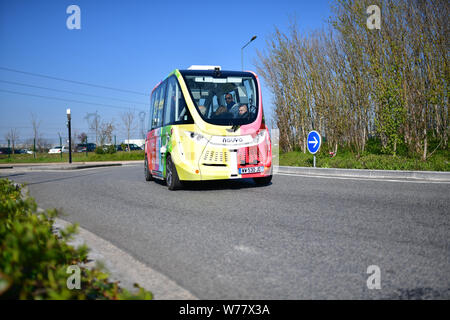 Meyzieu Jonage (südöstliches Frankreich): Einweihung der ersten autonomen Straße shuttle Mia, betrieben von der Firma Navya, am 28. März 2019. Die aut Stockfoto