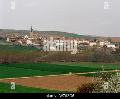 Spanien. La Rioja. Berceo. Panoramablick auf das Dorf, Geburtsort des mittelalterlichen Dichters Gonzalo de Berceo (Ca. 1195-ca. 1268). Er war der erste Dichter in der kastilischen Sprache bekannt. Stockfoto