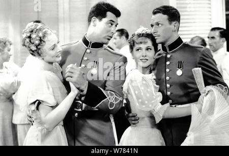 JOAN FONTAINE, Cary Grant, ANNE EVERS & DOUGLAS FAIRBANKS JR. Zeichen (s): Emmy, Cutter, Ballantine Film "GUNGA DIN" (1939) unter der Regie von George Stevens 24. Januar AFF 1939 24966 Allstar Bildarchiv/RKO ** Warnung ** Dieses Foto ist nur für den redaktionellen Gebrauch bestimmt und unterliegen dem Copyright von RKO und/oder der Fotograf durch den Film oder die Produktion Firma zugewiesen und nur durch Publikationen in Verbindung mit der Förderung der oben genannten Film reproduziert werden kann. Eine obligatorische Gutschrift zu RKO ist erforderlich. Der Fotograf sollte auch angerechnet werden, wenn bekannt. Keine kommerzielle Nutzung ohne schriftliche auth gewährt werden. Stockfoto