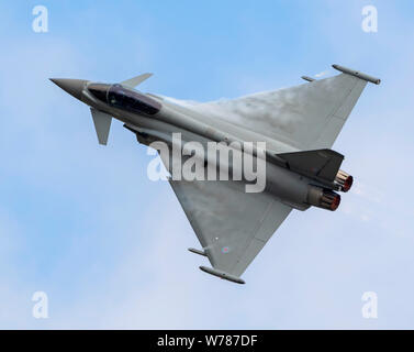 RAF Typhoon von der Royal Air Force Typhoon Display Team Stockfoto