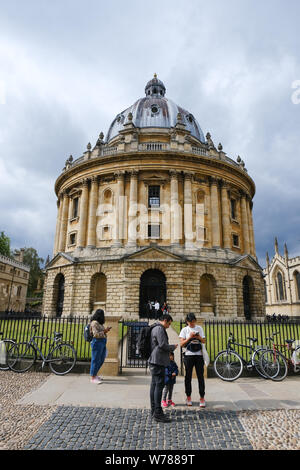 Die Radcliffe Camera Gebäude ist einer der am meisten recognizible Universität Gebäude in der Stadt. Stockfoto
