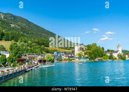 St. Wolfgang, Österreich - Juli 10 2019 - St. Wolfgang ist eine Gemeinde am Nordufer des Wolfgangsees im Salzkammergut. Stockfoto