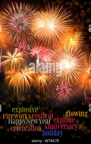 Neues Jahr Feier mit bunten Feuerwerk. Feuerwerke sind eine Klasse von explosiven pyrotechnische Geräte für die ästhetische und Unterhaltung Zwecken verwendet. Vi. Stockfoto