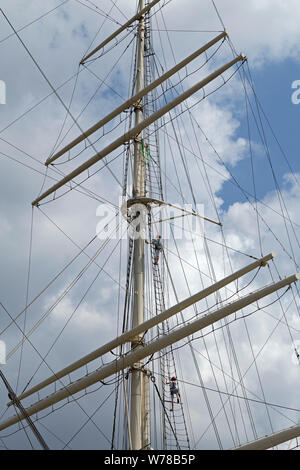 Klettern Sie den Hubmast, das Museumsschiff Rickmer Rickmers, Landungsbrücken, Hamburg, Deutschland Stockfoto