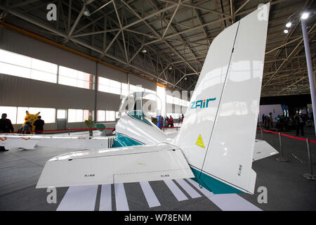 Eine Skyleader 600 Flugzeuge durch Zall Luftfahrtindustrie (Wuhan) Co. entwickelt wird auf dem Display während der ersten FAI Fly-in Expo (WFE) in Wuhan City, cen Stockfoto
