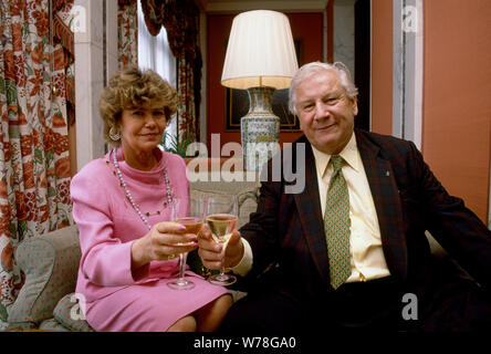 Humorist und Schauspieler Peter Ustinov und seine Frau Helene du Lau d'Allemans in London in England in Großbritannien im Vereinigten Königreich Großbritannien Stockfoto