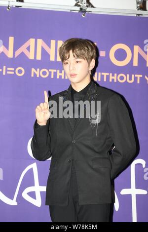 Kang Daniel der Koreanischen Boy Group will man eine Pressekonferenz für Neue Musik Album der Gruppe "Nichts ohne Dich" in Seoul, Südkorea Stockfoto