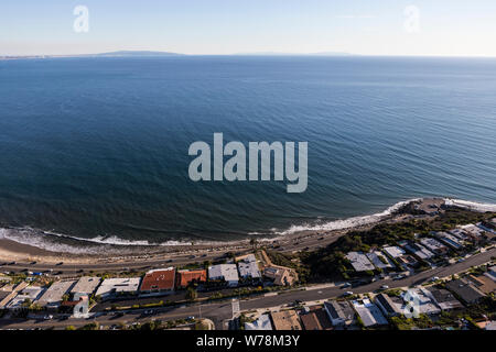 Antenne mit Blick auf das Meer wohnen in der Nähe von Topanga Canyon und Pacific Coast Highway in Los Angeles, Kalifornien. Stockfoto