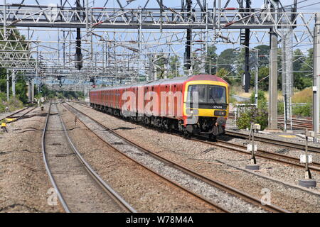 Paketzug Royal Mail Class 325 elektrische Triebzüge auf der West Coast Main Line Stockfoto