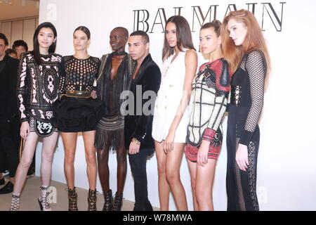 (Von links) chinesische Modell Xi Mengyao, besser als Ming Xi, brasilianische Model Alessandra Ambrosio, South Sudan Modell Gnade Bol, französische Mode des bekannt Stockfoto