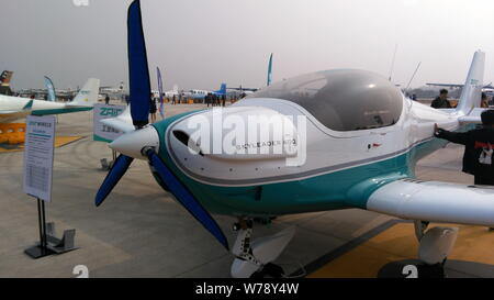 Eine Skyleader 600 Flugzeuge durch Zall Luftfahrtindustrie (Wuhan) Co. entwickelt wird auf dem Display während der ersten FAI Fly-in Expo (WFE) in Wuhan City, cen Stockfoto