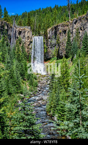 Wunderschöner Blick über Tumalo Wasserfall und Fluss in High Definition Auflösung Stockfoto